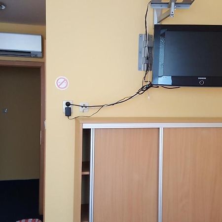 Lehar Panzio Bed & Breakfast Komarno Luaran gambar