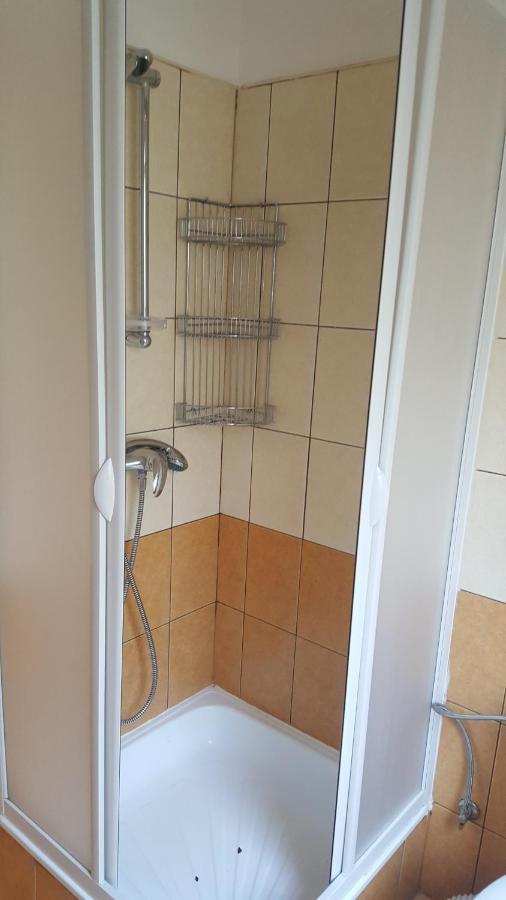 Lehar Panzio Bed & Breakfast Komarno Luaran gambar
