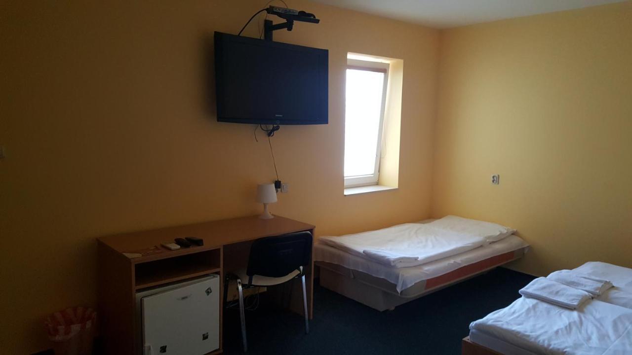 Lehar Panzio Bed & Breakfast Komarno Luaran gambar